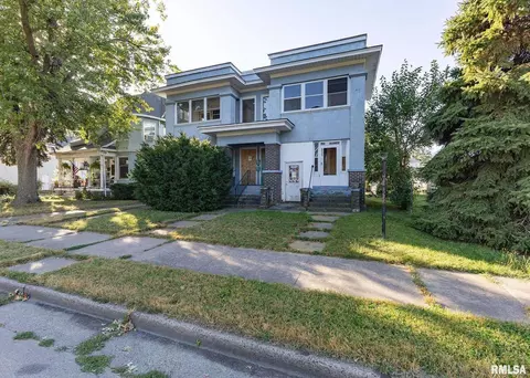 513 6th Ave S, Clinton, IA 52732