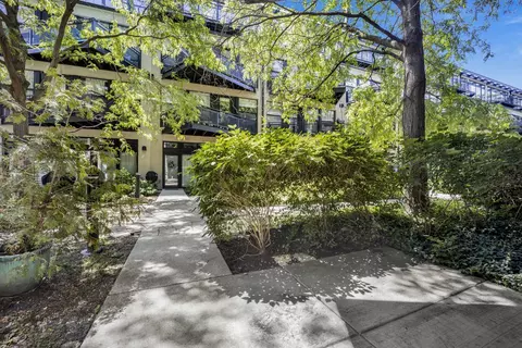 1111 W 14th Pl #111, Chicago, IL 60608