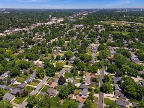 View/Area - 1107 Elm St, Wheaton, IL 60189 photo 4 of 5