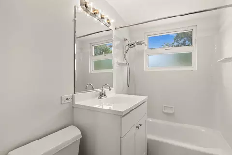 Bath - 1107 Elm St, Wheaton, IL 60189 photo 2 of 2