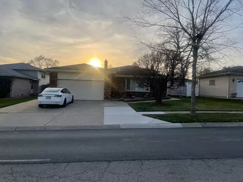 852 Tonne Rd, Elk Grove Village, IL 60007