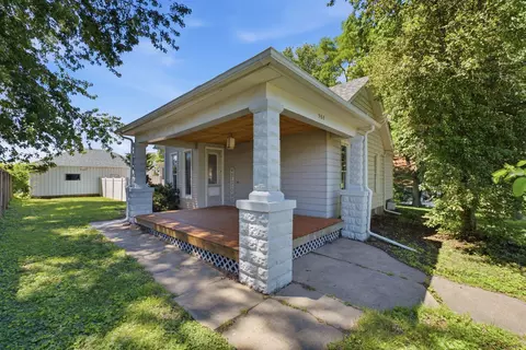 908 4th St, Orion, IL 61273