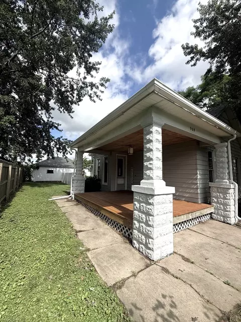 908 4th St, Orion, IL 61273