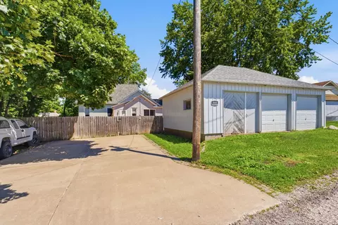 Exterior - 908 4th St, Orion, IL 61273 photo 3 of 11