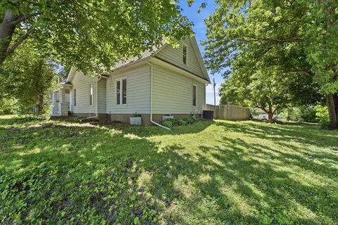 Exterior - 908 4th St, Orion, IL 61273 photo 5 of 11