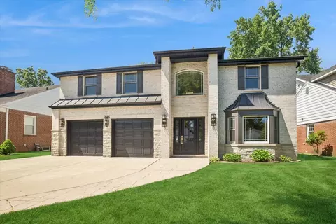 446 S Stratford Ave, Elmhurst, IL 60126