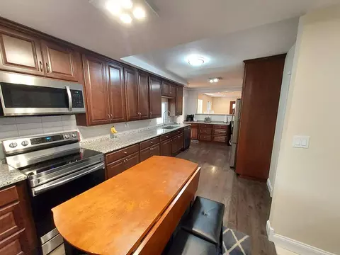 Kitchen - 201 Devonshire Rd, Tower Lakes, IL 60010 photo 2 of 7