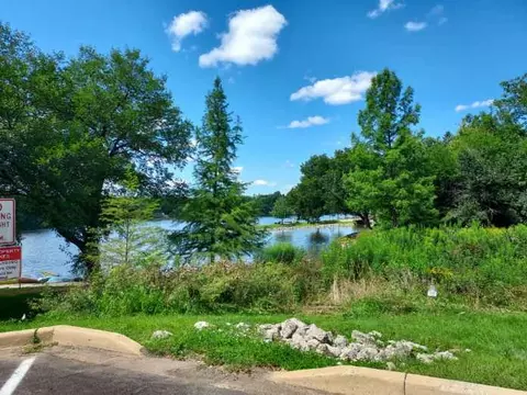 Exterior - 201 Devonshire Rd, Tower Lakes, IL 60010 photo 6 of 9