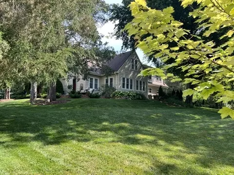 Exterior - 201 Devonshire Rd, Tower Lakes, IL 60010 photo 2 of 9