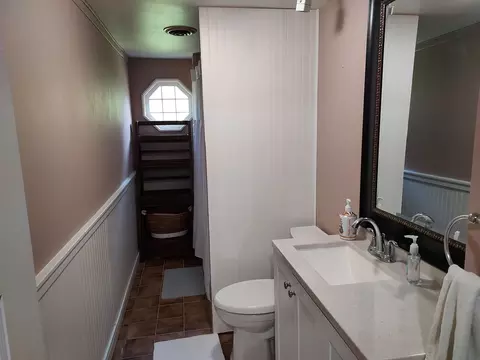 Bath - 201 Devonshire Rd, Tower Lakes, IL 60010 photo 2 of 2