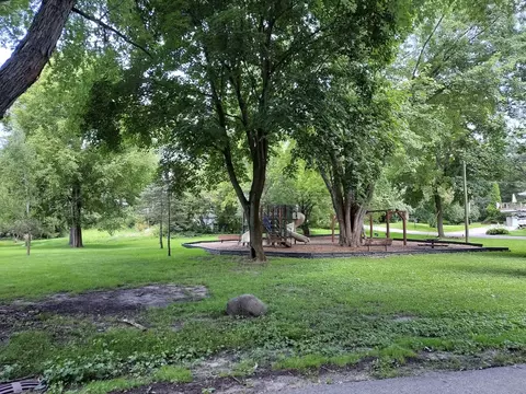 Exterior - 201 Devonshire Rd, Tower Lakes, IL 60010 photo 8 of 9