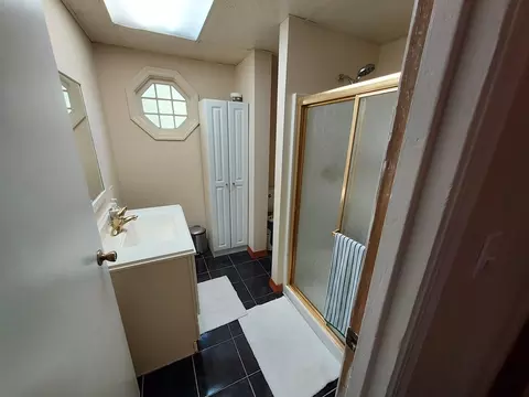 Bath - 201 Devonshire Rd, Tower Lakes, IL 60010 photo 1 of 2