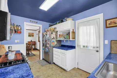 Kitchen - 2808 Western Ave, Mattoon, IL 61938 photo 4 of 4