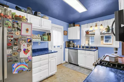 Kitchen - 2808 Western Ave, Mattoon, IL 61938 photo 3 of 4