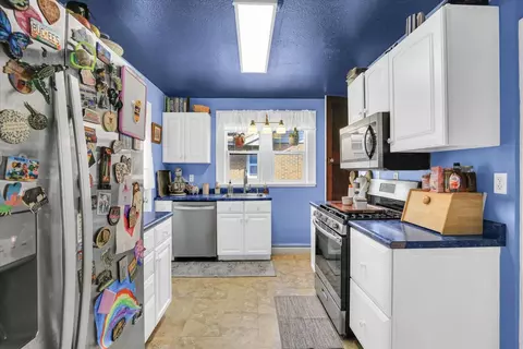Kitchen - 2808 Western Ave, Mattoon, IL 61938 photo 1 of 4