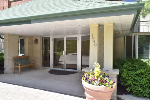 3940 W Bryn Mawr Ave #402, Chicago, IL 60659