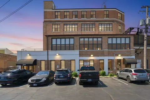 2675 W Grand Ave #303, Chicago, IL 60612