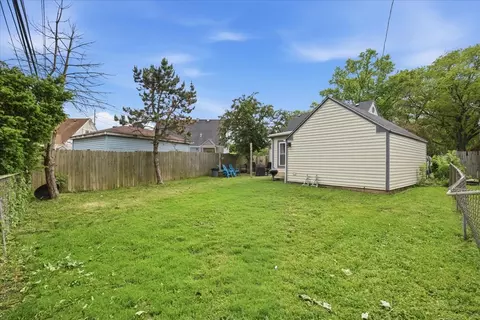 Exterior - 551 Sunset Dr, Elgin, IL 60123 photo 5 of 5