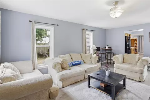 Living - 551 Sunset Dr, Elgin, IL 60123 photo 3 of 3