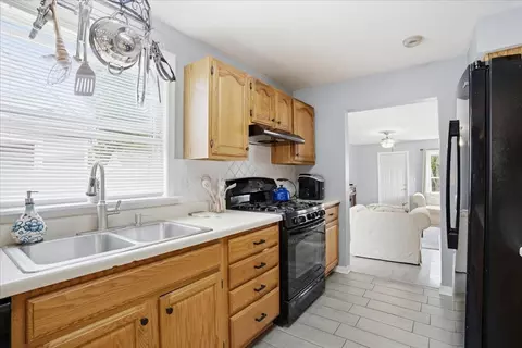 Kitchen - 551 Sunset Dr, Elgin, IL 60123 photo 3 of 3