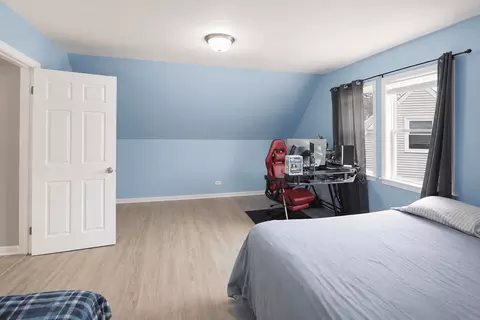 Bedroom - 551 Sunset Dr, Elgin, IL 60123 photo 3 of 4