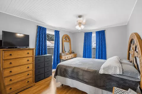 Bedroom - 551 Sunset Dr, Elgin, IL 60123 photo 1 of 4
