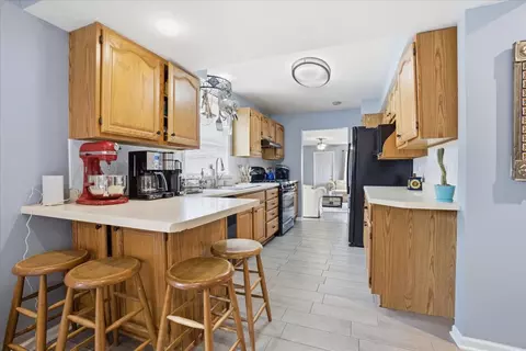 Kitchen - 551 Sunset Dr, Elgin, IL 60123 photo 1 of 3