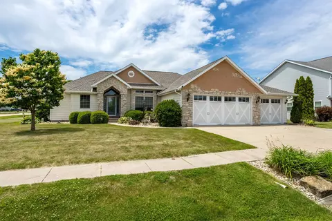 155 Dragonfly Cir, Geneseo, IL 61254