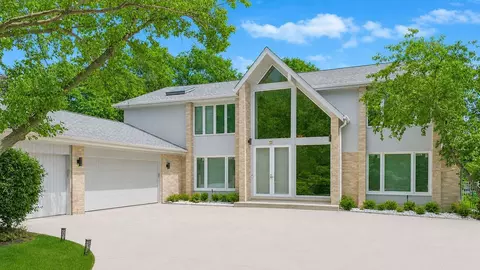 2721 Acacia Ter, Buffalo Grove, IL 60089