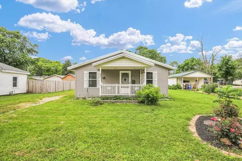 521 N Mcclellan St, Sullivan, IL 61951
