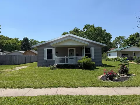 521 N Mcclellan St, Sullivan, IL 61951