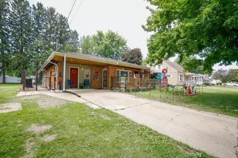 411 E Lincoln St, Mount Morris, IL 61054