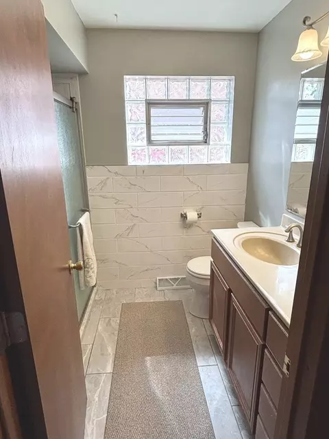 Bath - 3506 E 114th St, Chicago, IL 60617 photo 2 of 3