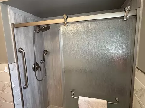 Bath - 3506 E 114th St, Chicago, IL 60617 photo 3 of 3