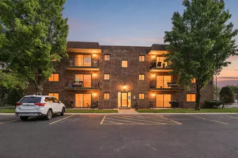 1940 183rd St #2C, Homewood, IL 60430