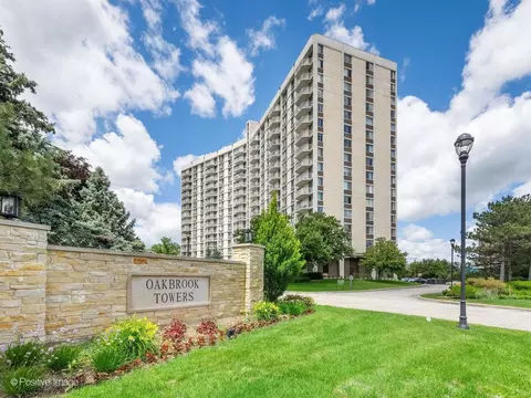 40 N Tower Rd #5A, Oak Brook, IL 60523