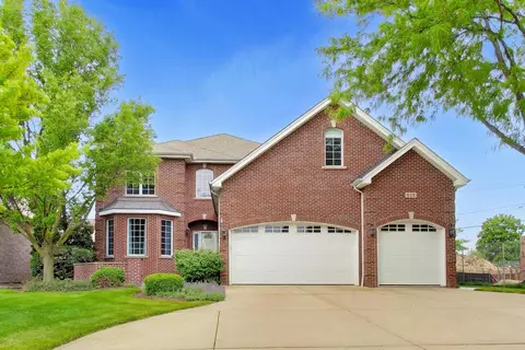 626 N Van Auken St, Elmhurst, IL 60126