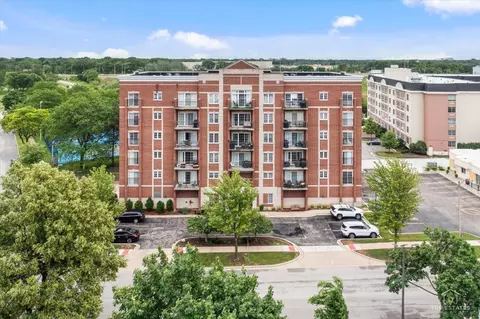 405 S Creekside Dr #604, Palatine, IL 60074