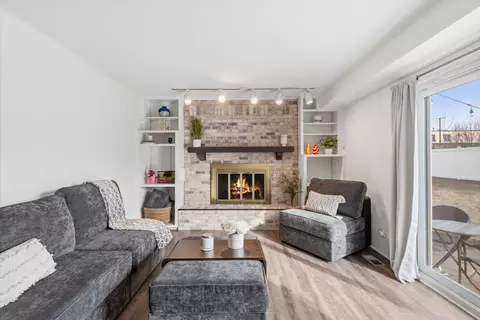 Living - 805 Sutton Dr, Northbrook, IL 60062 photo 2 of 4
