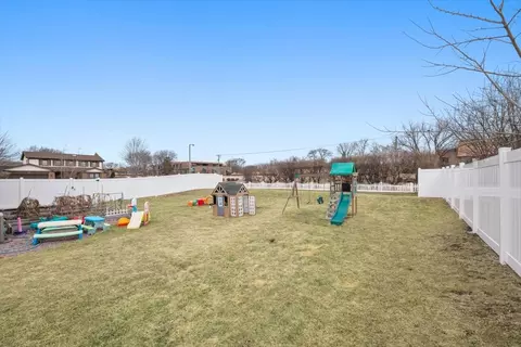 Exterior - 805 Sutton Dr, Northbrook, IL 60062 photo 3 of 5