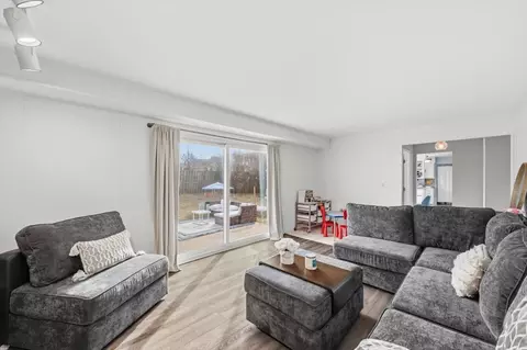 Living - 805 Sutton Dr, Northbrook, IL 60062 photo 4 of 4