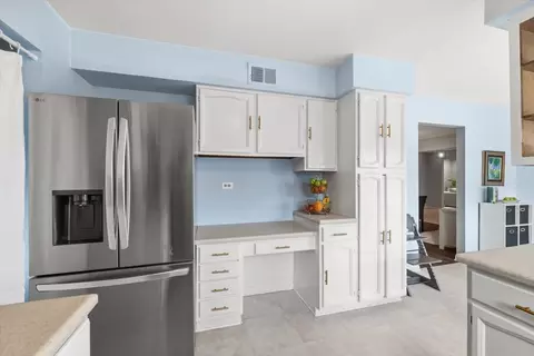 Kitchen - 805 Sutton Dr, Northbrook, IL 60062 photo 3 of 3