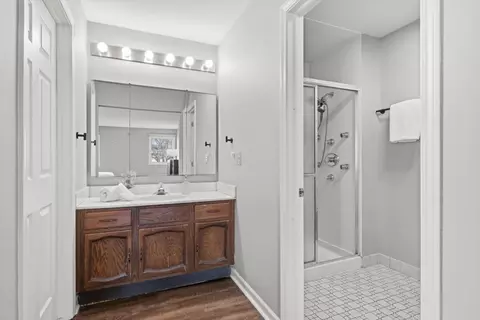 Bath - 805 Sutton Dr, Northbrook, IL 60062 photo 3 of 3