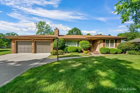 340 Hilkert Ct, Crystal Lake, IL 60014