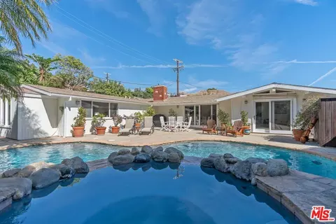913 Chattanooga Ave, Pacific Palisades, CA 90272