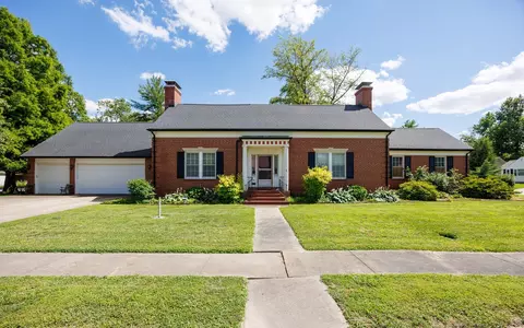 825 W Warmouth St, Salem, IL 62881