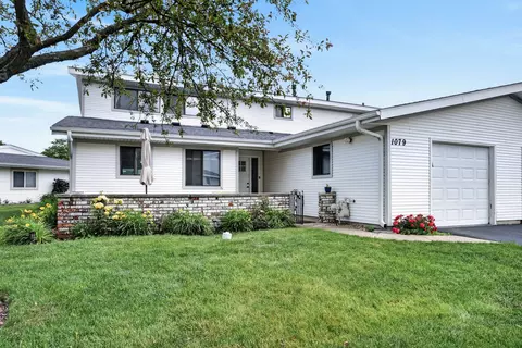 1079 Foxboro Ln, Schaumburg, IL 60193