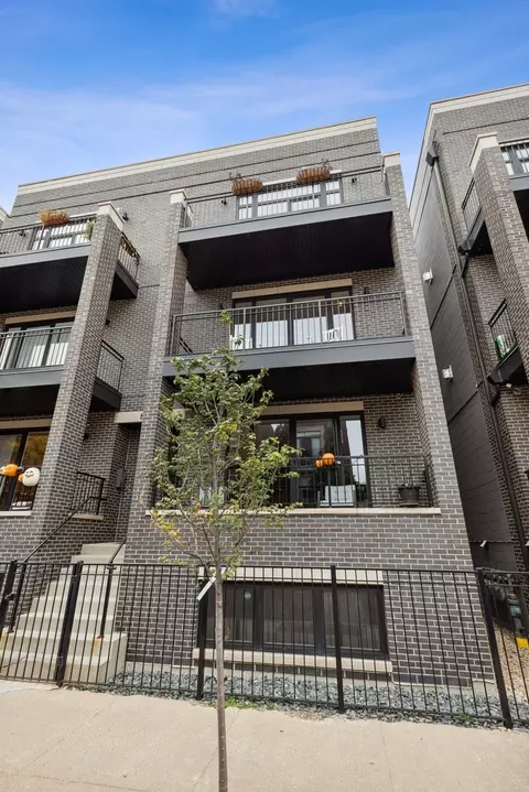 819 N Paulina St #2S, Chicago, IL 60622