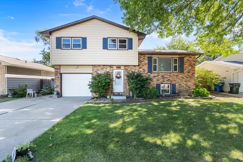 1215 Calvin St, Davenport, IA 52804