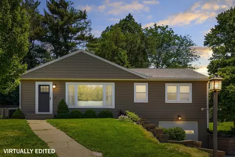 1211 7th St, Orion, IL 61273